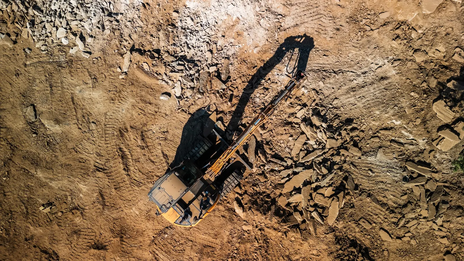 Excavator working the cut from above